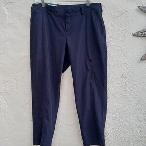 Kirkland black nylon capri hiking pants, size 10.